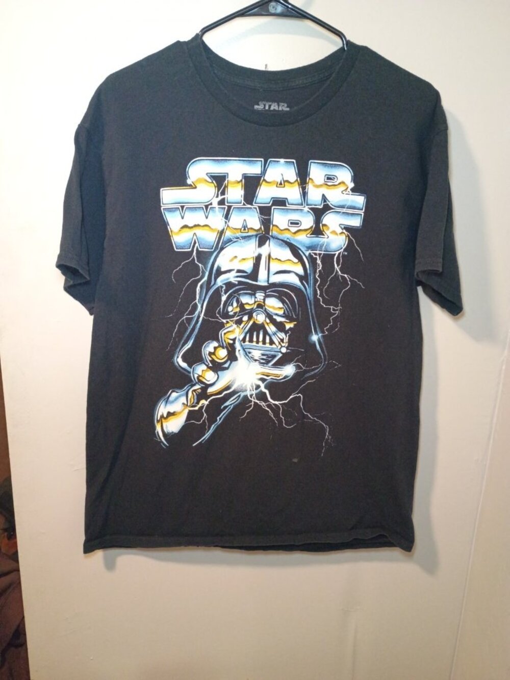 Star Wars Darth Vader Men’s Large Mad Engine Black Lightening Bolt Graphic Tee